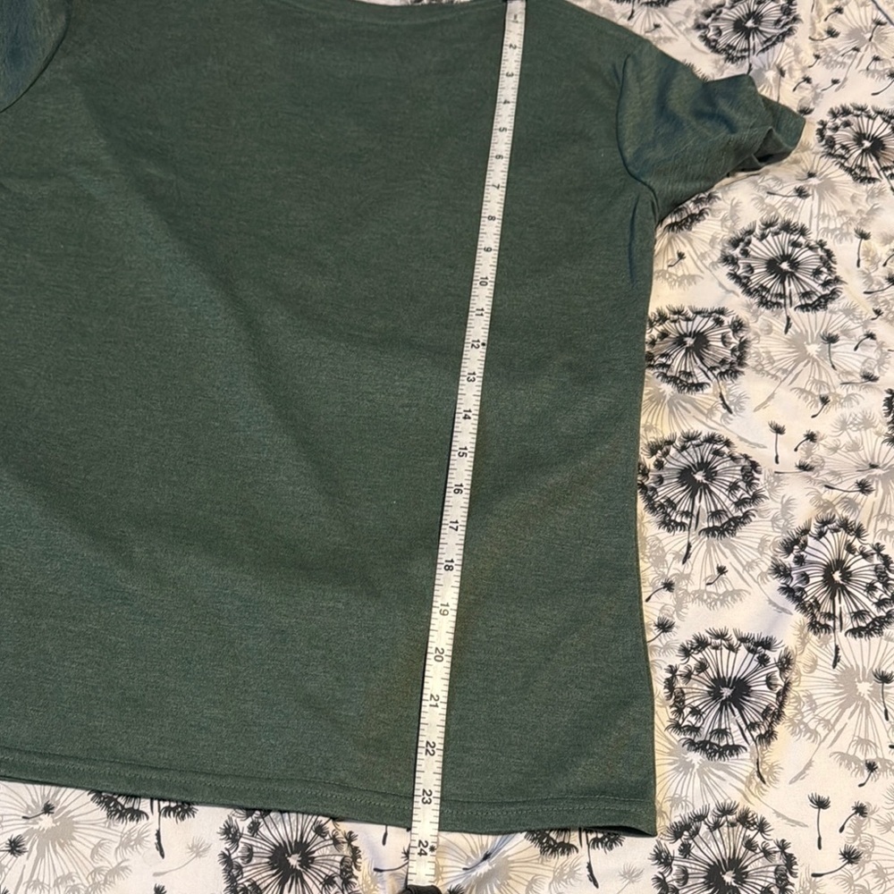 SHEIN || NWOT “Free Hugs” Tee (M) - Picture 8 of 9